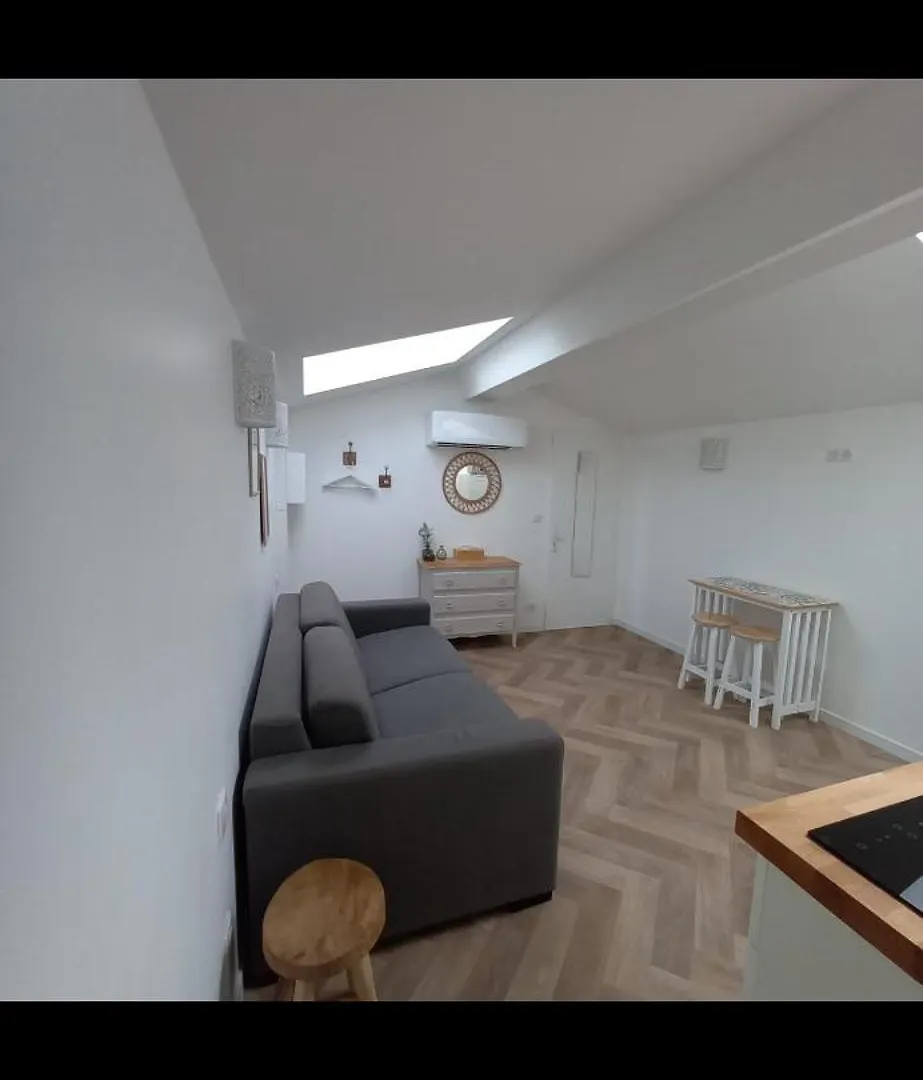 La Maunia Studio Montceaux 0*,  France